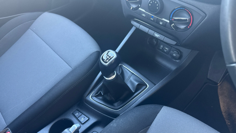 Hyundai i20 1.2 MPi SE 5dr Petrol Hatchback